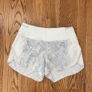 Lululemon tracker short 4”